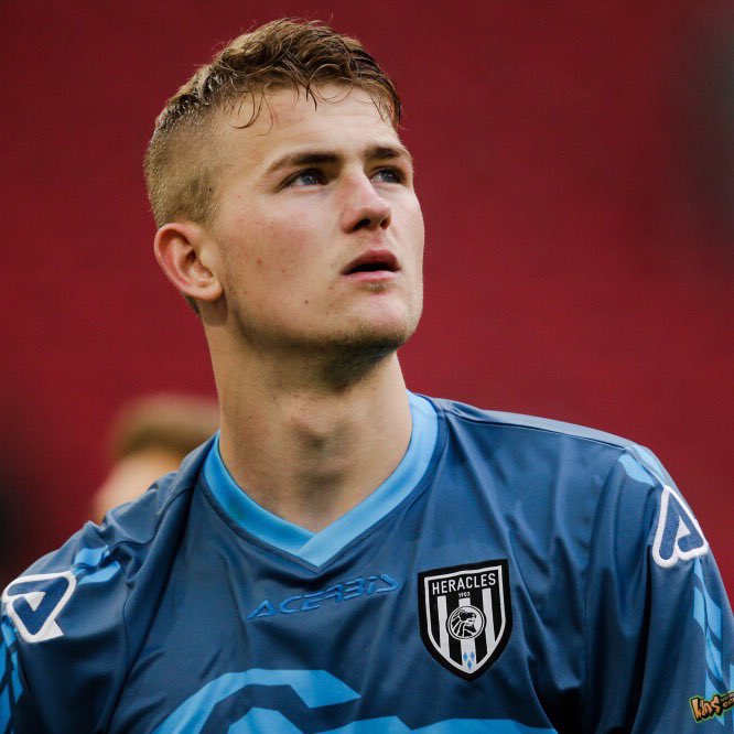 HeraclesAlmelo's tweet photo. Still no club, Matthijs? 😏

Blue suits you! 👕 https://t.co/SbhKJAb9eS