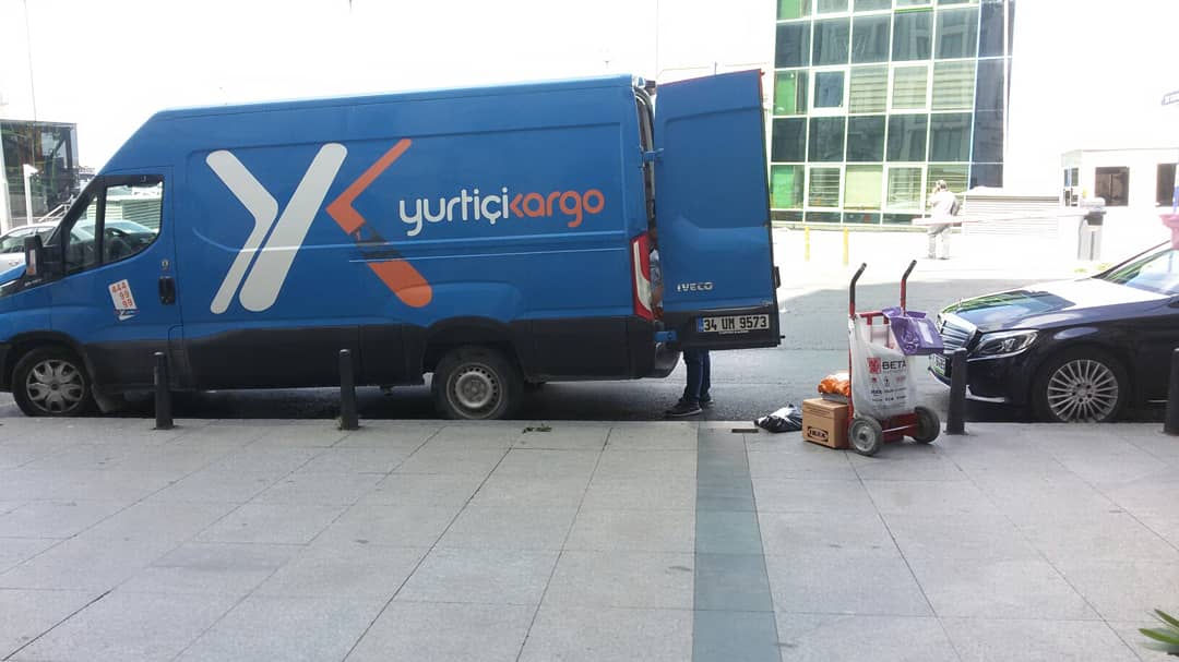 VeloTurkey's tweet photo. Üç kargo bisikleti sahibi olursanız, daha küçük gönderiler için bölgede ticari araç kullanmaya gerek duymaz asla park sorunu yaşamazsın,kargo bisiklet test sürecine katılmak istermisiniz.
@YurticiKargo https://t.co/4v1JZnEGEI