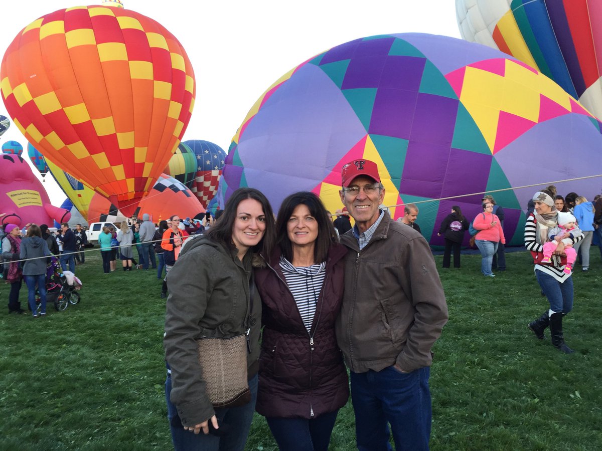 ProducerKaylaP's tweet photo. Early shout out to my dad for father’s day. I don’t have many pics of just he and I, so I guess mom gets a shout out too. #tbt #iamup #balloonfiesta https://t.co/aboIZ7MFOh