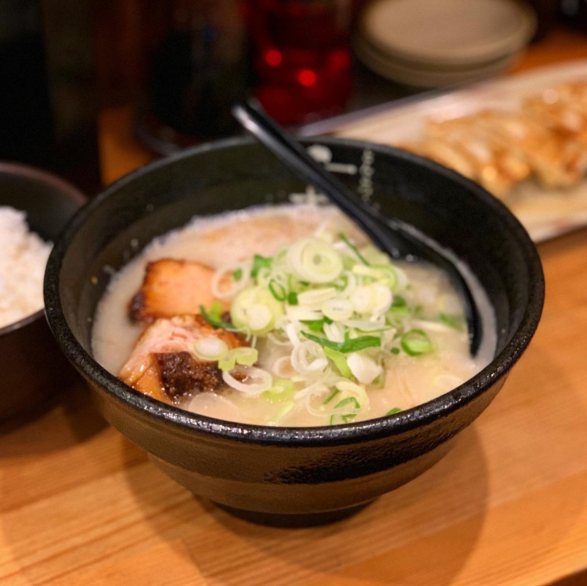 MrRamen4's tweet photo. Tonkotsu Ramen Yoshiharu@Kyoto Nijo

The other day, I went to "Tonkotsu Ramen Yoshiharu".  Tonkotsu and vegetable-based pork bone ramen, rare in Kyoto.  There is no fake sign on the sign “If you are not delicious, you do not need to pay”.

#とんこつらぁ麺嘉晴
#sharingKyoto https://t.co/xUn6iGdp45