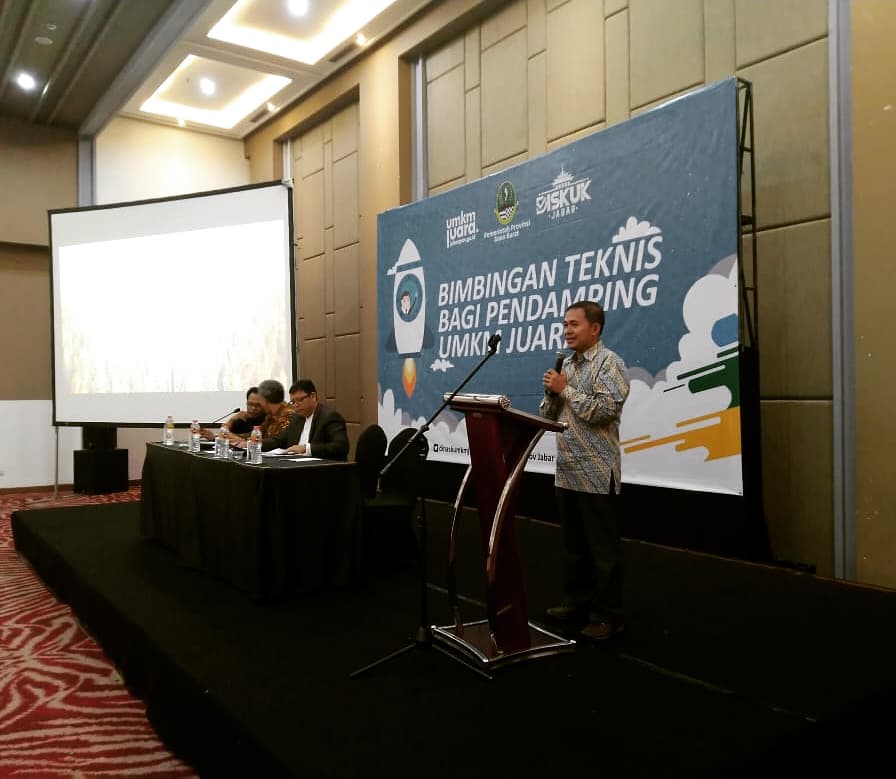 Membuka acara Bimtek bagi Pendamping KUKM naik kelas. Tempat : Fox Haris Lite Hotel Metro Indah, Jl. Soekarno Hatta No.590 - Bandung. Pendamping Bidang Usaha Kecil. (Rabu, 12 Juni 2019)
.
.
#jabarjuara #jabarjuaralahirbatin #koperasijuara #umkmjuara #kemenkopukm
<a href="/diskukjabar/">Dinas Koperasi dan Usaha Kecil Provinsi Jawa Barat</a>