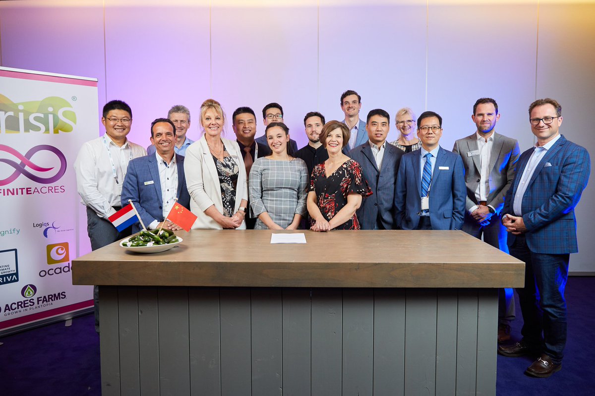 InfiniteAcres's tweet photo. Fresh healthy, food grown right in Shanghai for the people of Shanghai. #verticalfarming #orisis #globalfoodsupply https://t.co/YhXy4l7LgS