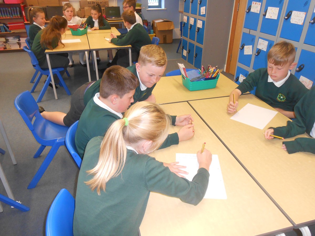 UptonClass's tweet photo. @UptonClass have been discussing the Favelas of Brazil and debating ways in which the residents could be helped more by the Brazilian government. Very serious stuff for a rainy Thursday morning@Acreheads7ST https://t.co/vQmvZrpT5K