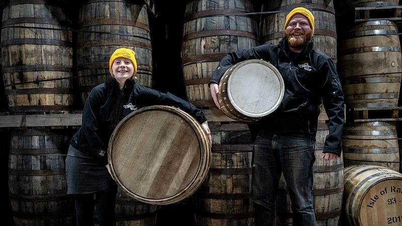 An #Edinburgh whisky company has launched what it says is an industry-first new way for consumers to buy the drink.
.
#Whiskylovers can choose from a variety of wood types and ages, with bottles sent to buyers as they mature. More details: buff.ly/2I38BPW