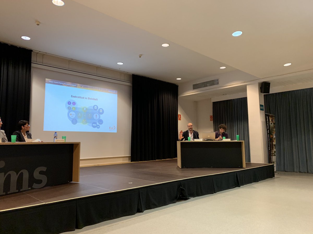 Ens explica <a href="/xaviermassa/">Xavier Massa Camps</a> de km0.com que la clau del model distribuït és la flexibilitat i els sistemes digitals tenen un paper essencial . #energiadigital #EUSEW19 #setmanadelenergia