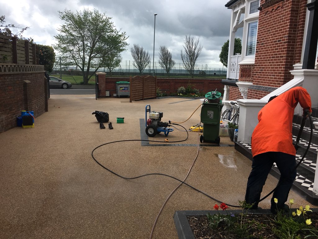 ReignWindwc1ean's tweet image. ✨We also clean driveways and patios. So get yours ready for the ☀️ when ever that turns up again 🤷🏻‍♂️? #Southsea #Portsmouth #Reign #WhenTheySeeUs #patio #driveway #powerclean #cleaningtips #Summer2019 #Local
