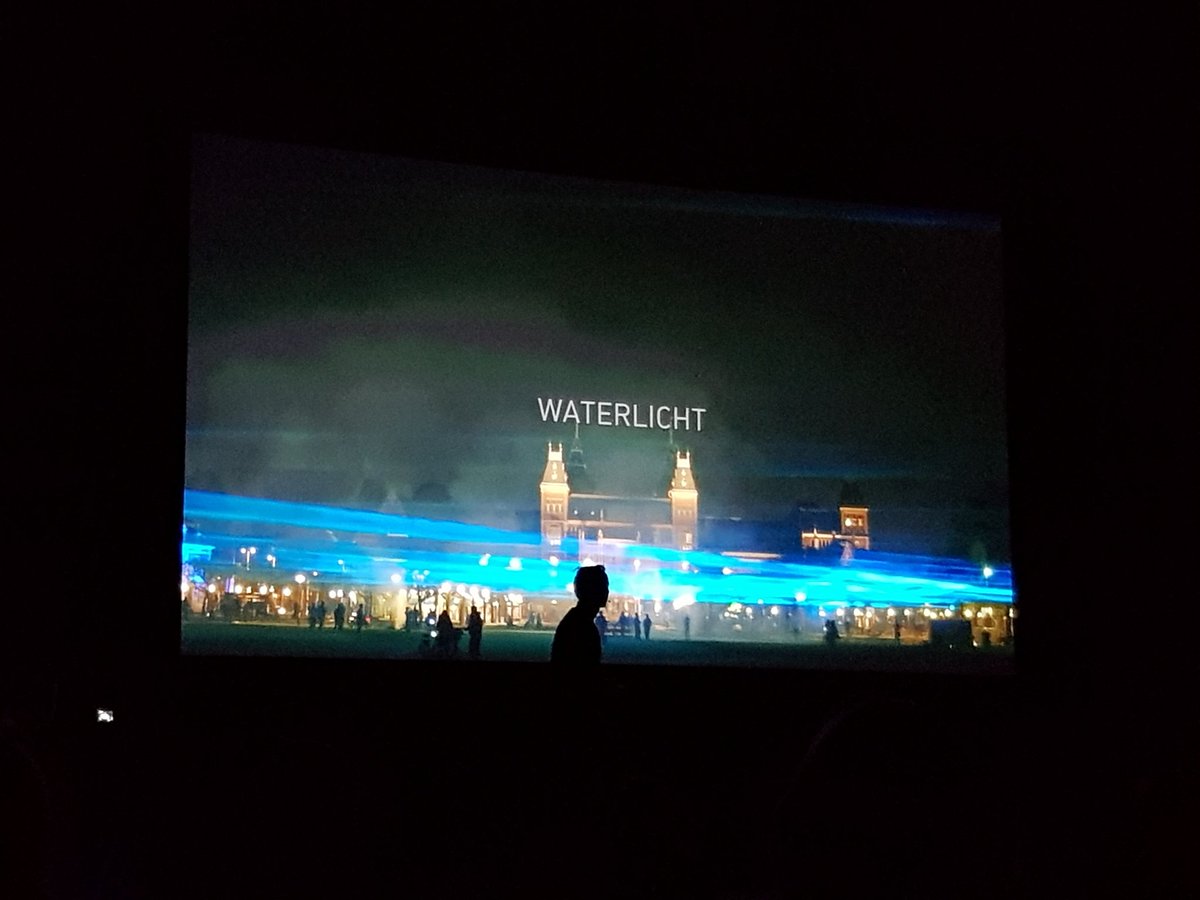 De golven boven ons.
#aig2019 
De ervaring om te leven onder de zeespiegel. 
#waterlicht