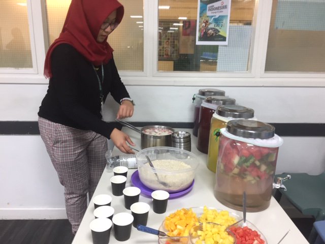 Clarion_School's tweet photo. Students are thoroughly enjoying eating well during #HealthyFoodWeek https://t.co/FpkrMAnh5m
