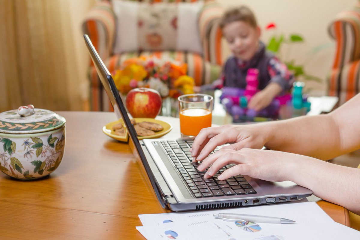 efr_certificado's tweet photo. Se acercan las #vacaciones de #verano y muchos padres y madres se preguntan cómo van a hacerse cargo de los hijos y del trabajo al mismo tiempo. Por eso, hoy os traemos algunas propuestas para poder #conciliar este verano 
https://t.co/9TIxhDxwDL https://t.co/pe5IfMpK1t