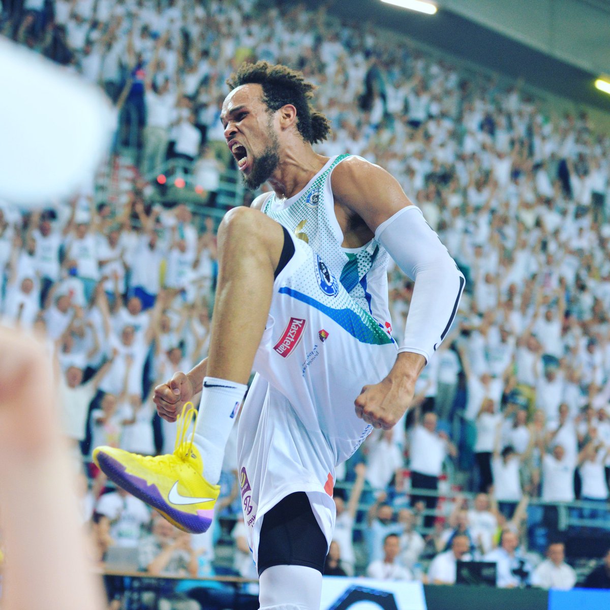 ifalmeida's tweet photo. It wouldn't feel good if you didn't pour your heart into it ❤️ straight love for this game 🦅 #hwpo #plkpl #plk #poland #basketball #balislife #elCONDOR6 https://t.co/fqALgGukCt