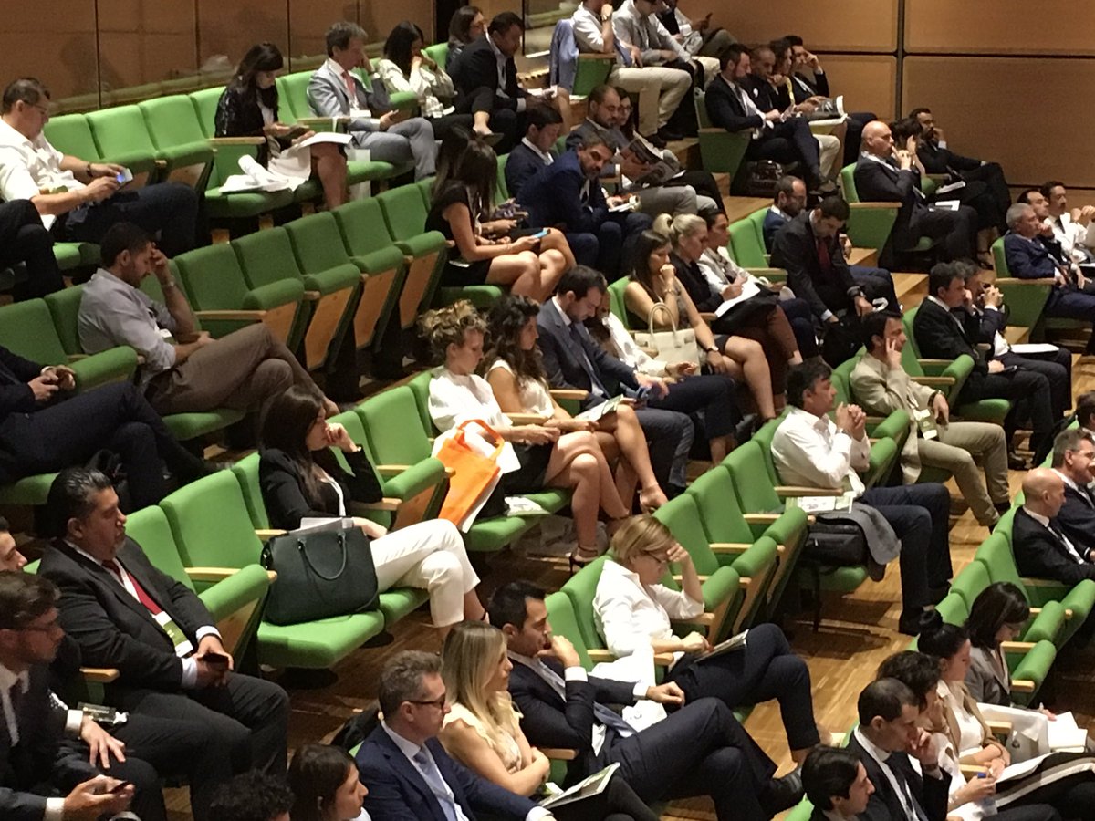4BusinessEditor's tweet photo. Pubblico delle grandi occasioni a #NPLday #FieradelCredito per la tavola rotonda su #NPL e impatti normativi sul mercato italiano. Quale futuro per le #banche? Con @bancaditalia, MBCredit Solutions, Credito Fondiario, Assofin, @HoistFinance e @UniCredit_PR https://t.co/e5ggXpMobv