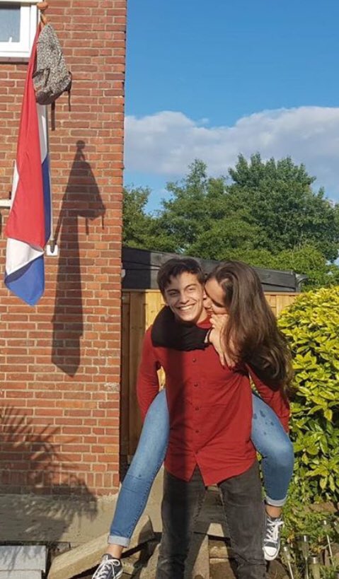 🎉  ip en ta geslaagd voor hun gymnasium! Ex <a href="/isaacbeeckman/">Isaac Beeckman </a> ut <a href="/BKTUDelft/">BK TUDelft</a> / <a href="/UniLeiden/">Universiteit Leiden</a> #nieuwefase