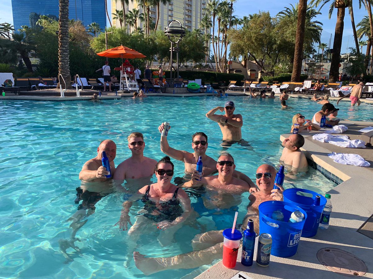 ntaltd's tweet photo. They have arrived! 🤠 The NTA team and reseller partners travelled in style and are now enjoying a few drinks by the pool before starting many exciting excursions as part of the trip ☀️🥂 #resellerincentive #rewardtrip #vivalasvegas #hostedtelephony #telecoms #hostedprovider https://t.co/cbUnJTAgf2