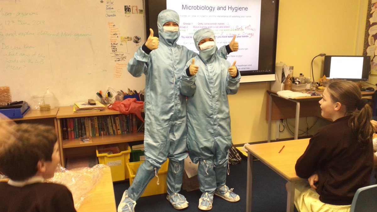olsyear5's tweet photo. Yesterday we had an amazing visit from our local micro-biologist #bacteria#fungi #olsscience https://t.co/borU09geFZ