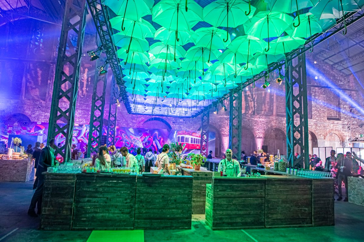 Nteractive tweet media