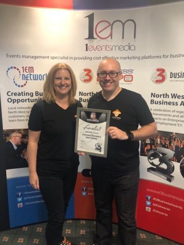 ScruffymonkeyDM's tweet photo. Shhh don't tell anyone because it's 007 secret but... The Chief Monkeys went off to E3 Business Awards HQ yesterday to have their finalist interviews, photoshoots and pick up their certificates!!!
#HappyMonkeys Look at their little faces! Overjoyed! #e3Awards @E3Awards https://t.co/EjkWF6INnz