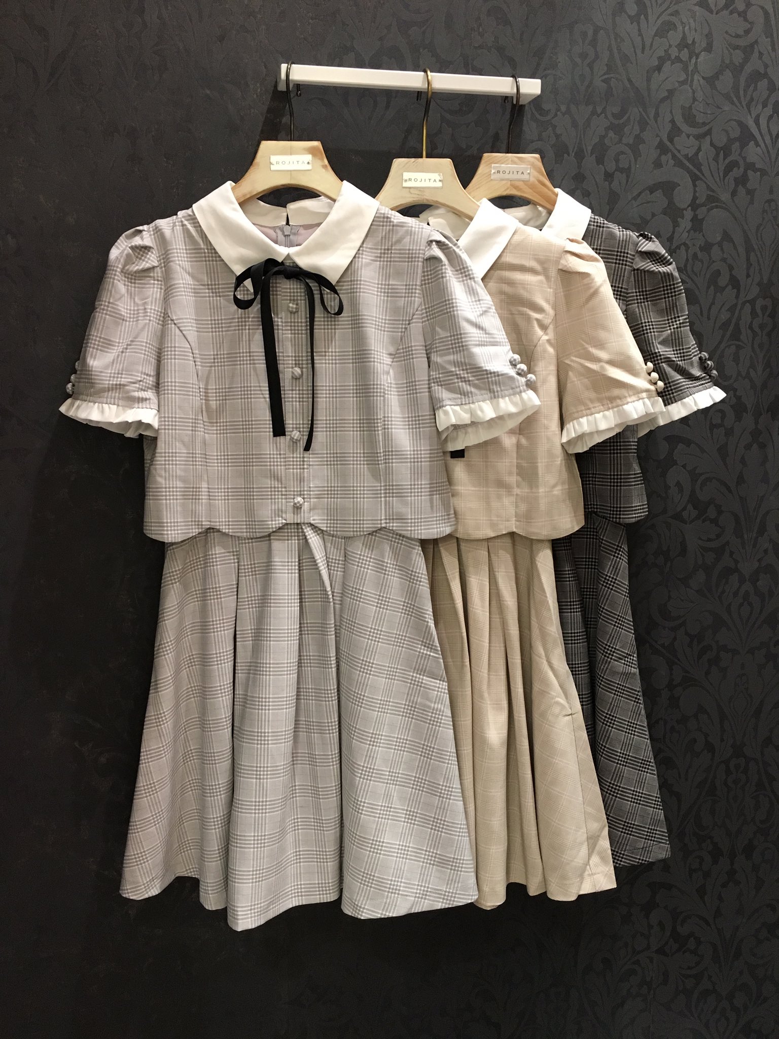 Rojita En Twitter Re Arrival ホワイトカラーチェックワンピース 7 900 Tax パープル ベージュ ブラック 大人気のワンピースが再入荷しております 清楚なホワイト衿のワンピースに可愛い詰まったデザインです Rojita ロジータ ワンピース