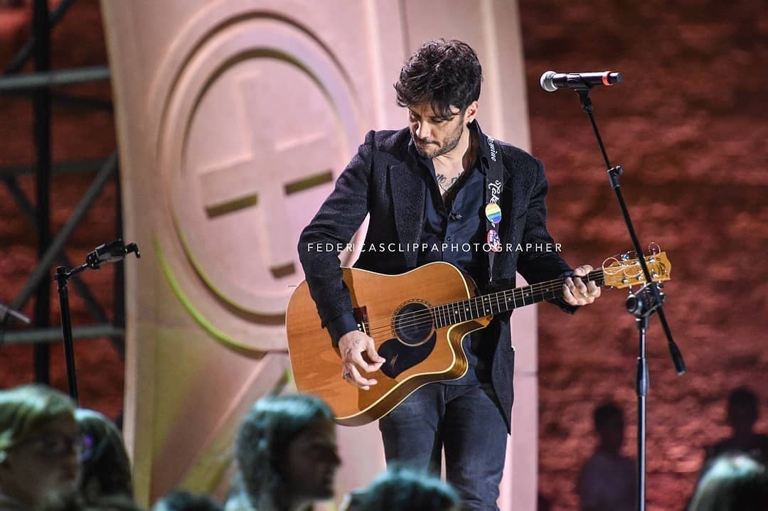 Ca89Carmen's tweet image. "..per un sogno enorme, enorme 
chiuso dentro a una scatola che non ha forme.."
#FabrizioMoro #PerMe #FigliDiNessuno