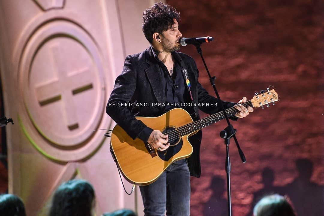 Ca89Carmen's tweet image. "..per un sogno enorme, enorme 
chiuso dentro a una scatola che non ha forme.."
#FabrizioMoro #PerMe #FigliDiNessuno