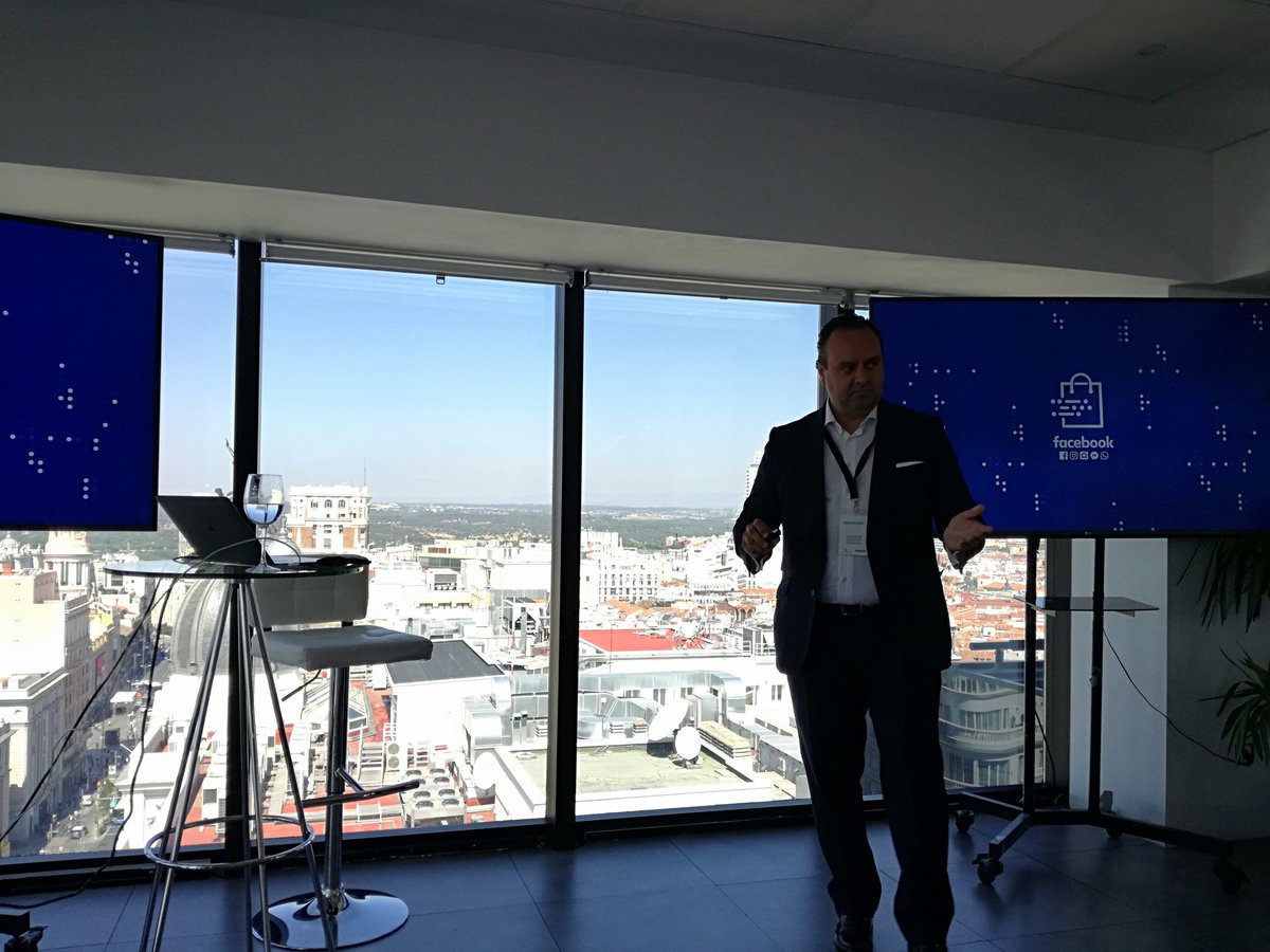 Chema González, retail client partner en <a href="/facebook/">Facebook</a>, señala las tres tendencias que hay en #retail. La multicanalidad, la compra inmersiva y la demanda del consumidor por una experiencia personalizada #MakeMeSell