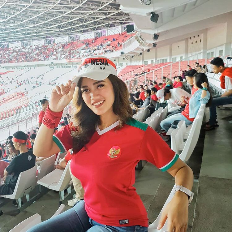 Bidadari_Bola's tweet photo. Bidadari Tribun Cantik Persija Sepak Bola Liga Indonesia Jess Amalia.
Follow us https://t.co/XwToCIMzHx #BidadariTribun #BidadariBola #BidadariSepakBola #SepakBola #LigaIndonesia #MacanKemayoran #BolaIndonesia #PSSI #PresenterBola #PresenterCantik #BidadariSelfie #Persija https://t.co/HiP6AYBWbV