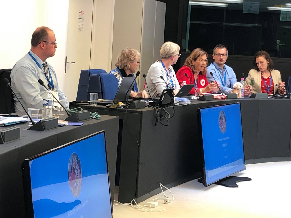 VictimSupportEU's tweet photo. ❗️🎯🌳 A&P Sommer Foundation and @CourthouseDogs are running the workshop ‘Supporting dogs for crime victims: adapting North American models to France and #FacilityDogs’.
#VSE2019AnnualConference
#VictimSupportEU
#FranceVictimes
#VictimsRecovery https://t.co/dYym1r8Ag3