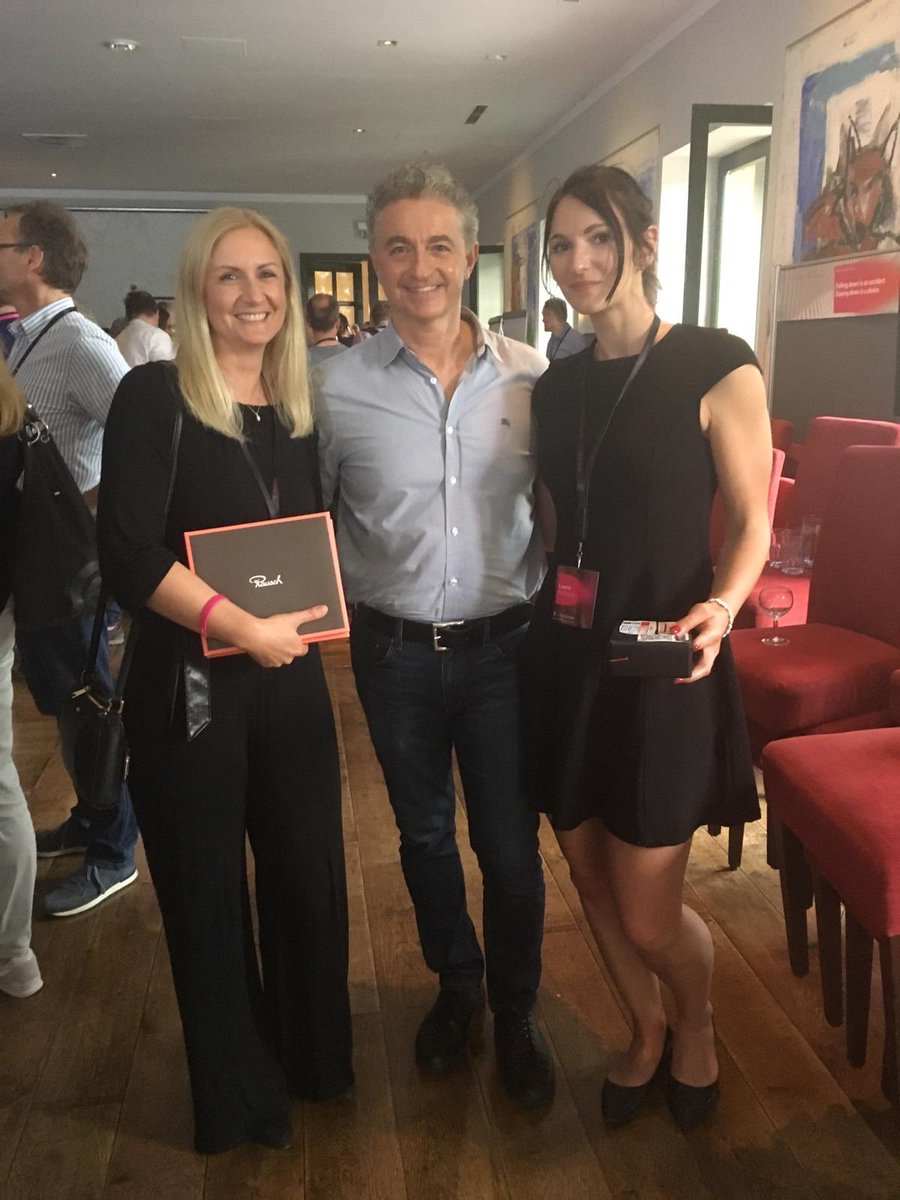 Connention, collboration, and inspiring chat with <a href="/adel_al_saleh/">Adel Al-Saleh</a> and @Jess_E_Clark - transformation power with the top 200 executives of T- Systems! Be the change you wanna see in the world! #femalepower #agileguides #ilovemyjob #agiletransformation #telekomwall #inspire