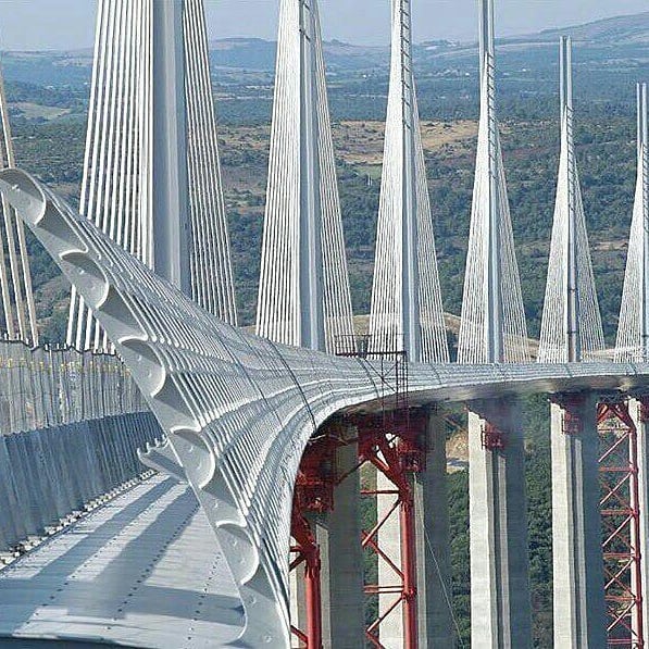 Engenharia360's tweet photo. Viaduto de Millau - França 😍 https://t.co/DSsovsju0I