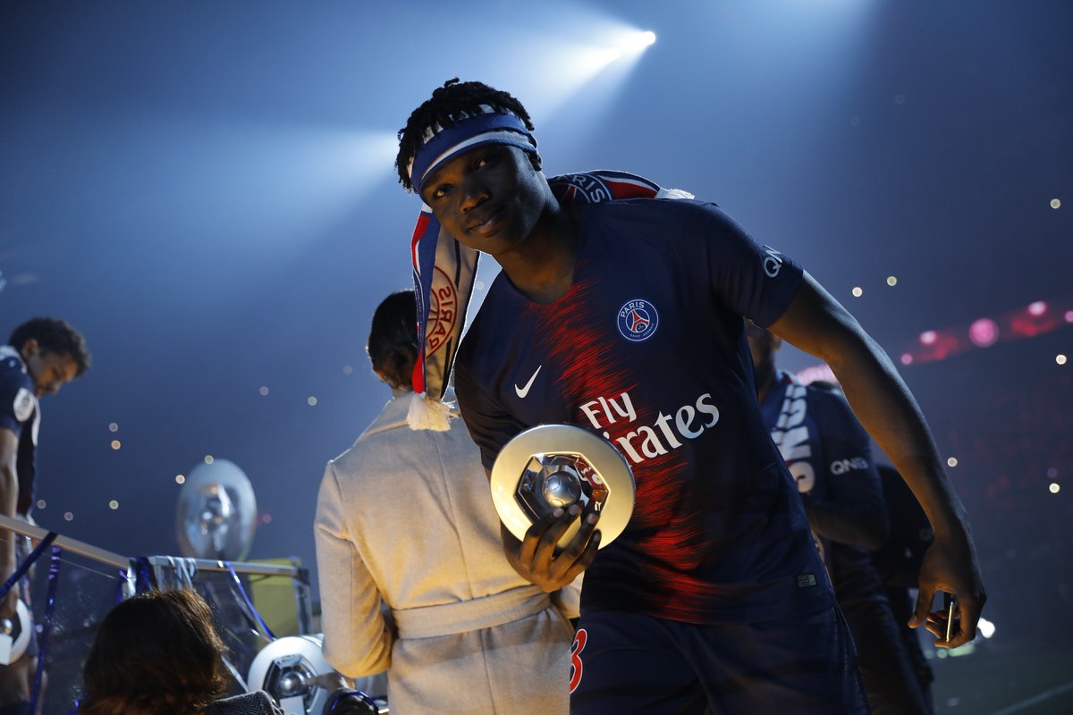 Joyeux Titi Loic Mbe Soh Joyeux Anniversaire A Notre Titi Loic Mbe Soh Qui Fete Ses Ans Icicestparis Paris Saint Germain Scoopnest