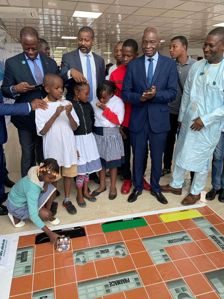 MamadicamaraGN's tweet photo. Très belle visite ds les locaux de l' #ARPT ds le cadre de la #SemDuNum19 j'étais émerveillé par le génie de nos jeunes. Le relais de l'avenir est incontestablement cette jeunesse talentueuse. Bravo à tous #GuineaCan #ProgrammeCitoyen #MyGuineaIsCreative https://t.co/XQ0NSKdbee