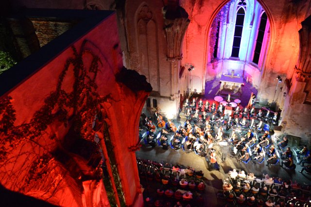 Die alte Kirchenruine Wachau bietet ab dem 20. Juni die perfekte Kulisse für die Wachauer Festivalnächte ✨ Hier kommen Klassik-Fans auf ihre Kosten 🎶😍 
Das Programm? 👉 fcld.ly/wachauer-festi… Tickets gibt's hier: fcld.ly/tickets-wachau 
© amici musicae