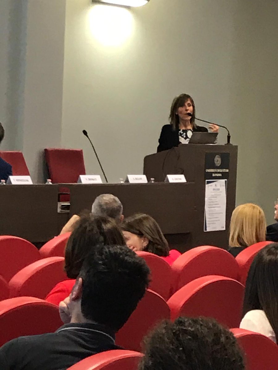 Oikosmos_'s tweet image. La "duplice anima" dello shopper:
Scelta veloce vs ricerca di informazioni dettagliate 
Per Silvia Bellini, lo #smartpack può sintetizzare entrambe le esigenze 
#retailab #Retail