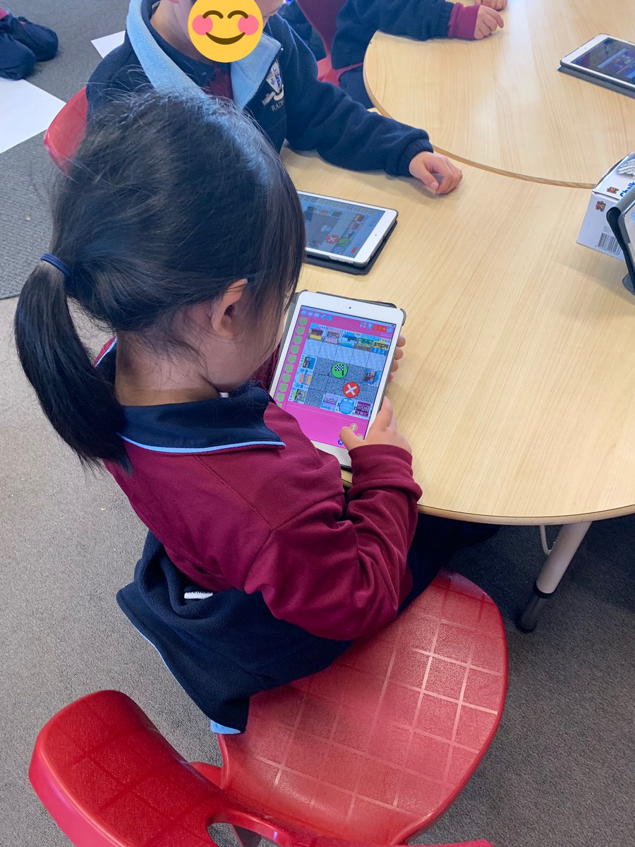 MsMathewson's tweet photo. Today was left and right day! We set up a range of opportunities for each student to experiment with there positional and directional language ✅👈🏼👉🏼#ACUedu_p https://t.co/dfllLgFGiq