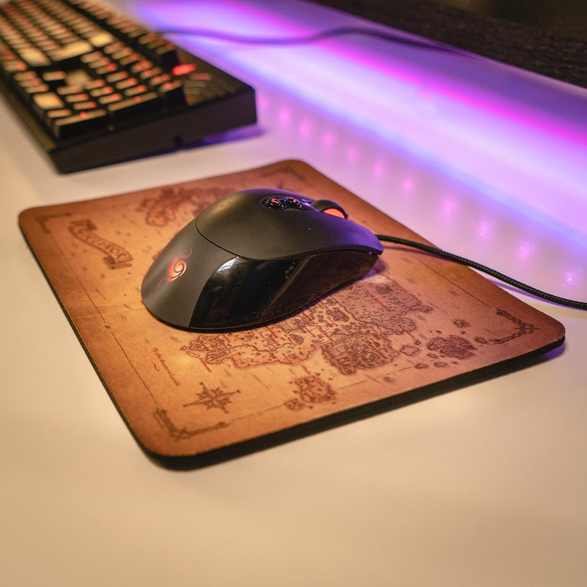 RuneScape's tweet photo. There's new merch in the official RS Store, hurry if you don't want to miss out! https://t.co/alHfWPzRte

🔹 Deskmat &amp; Mousemat "Map of Gielinor"
🔹 Pins &amp; Keyrings from AngelsScapes (Ancient Staff, etc) https://t.co/nxRMeX9Xvp