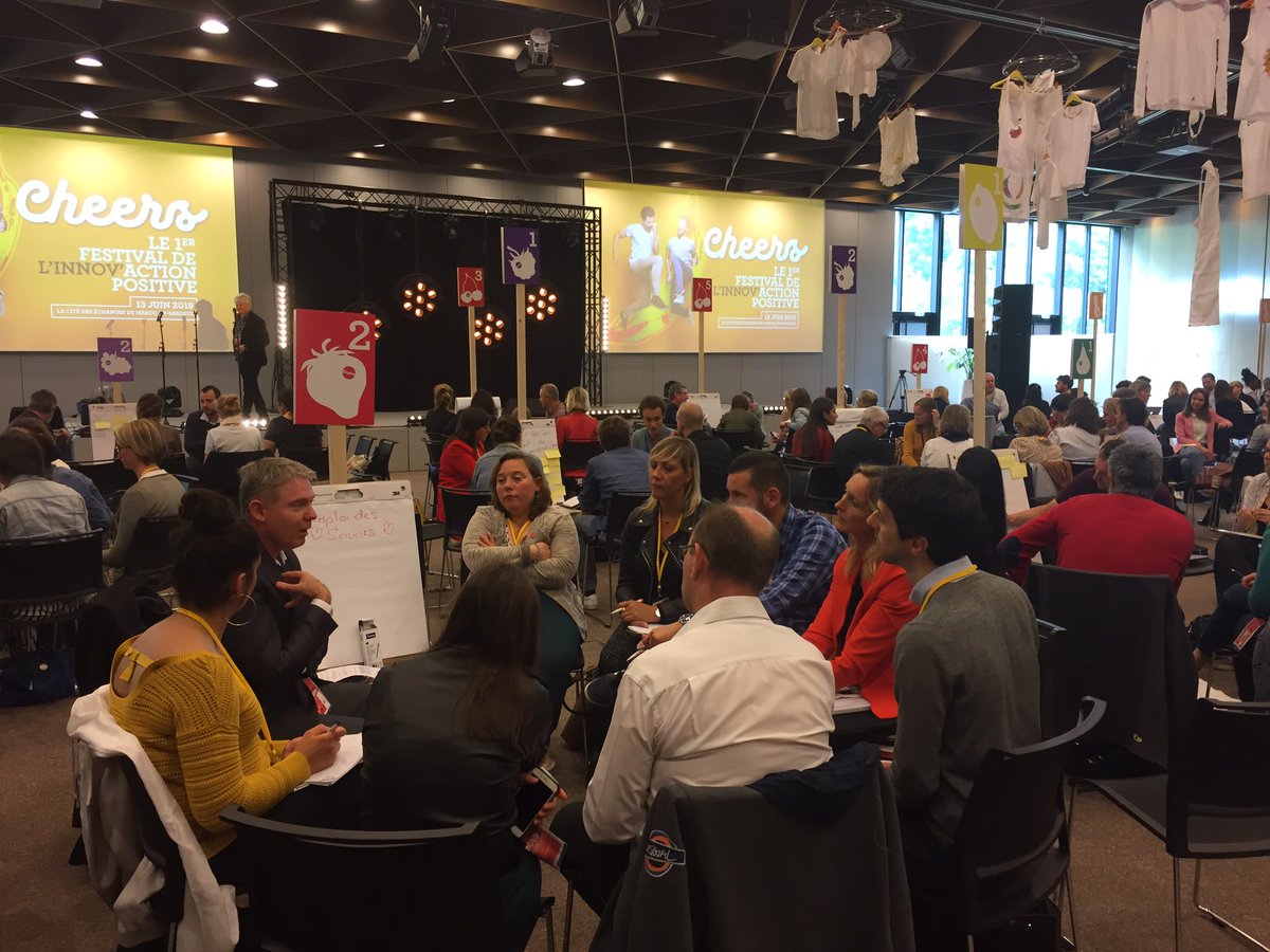 Il y a du monde et ils ont la pêche (et la banane) à #cheersfestival ce matin à <a href="/cite_echanges/">LA CITÉ des échanges</a> ! Les positifs vont changer le monde!😀🍑<a href="/Cheerslemvmt/">Cheers le Mouvement</a>