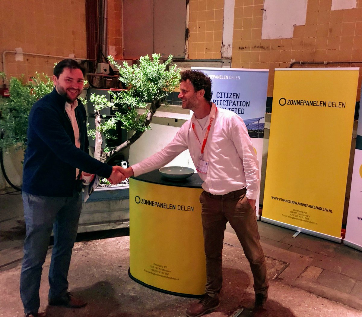 zonhubcom's tweet photo. Bij @solarplaza event TheSolarFuture vandaag! 

@MerijnVen legt uit over de beste financiering voor zon-pv projecten. 

Meer weten? 💡 Check https://t.co/63nXBxHfzh 

#zonpv #SDE #thesolarfuture https://t.co/t6DFaPjdNw