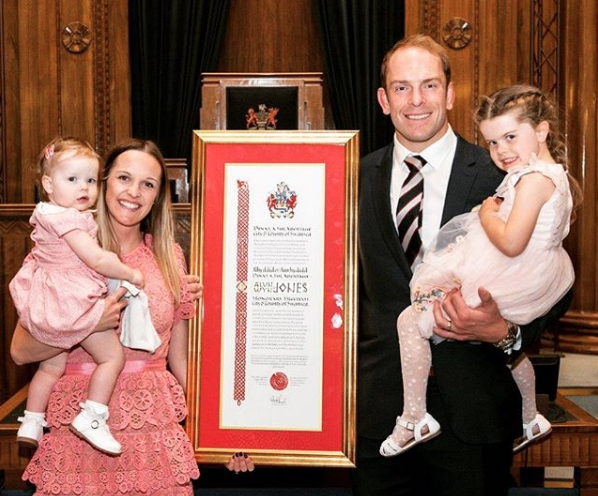 WelshRugbyUnion's tweet photo. "We’re delighted @AlunWynJones has accepted our offer of the freedom of his home city." 

Wales captain, three-time British &amp; Irish Lion, @ospreys legend and triple Grand Slam-winner granted Freedom of Swansea 🗝️ https://t.co/ErXZyX0VdD https://t.co/QRlIH2RzTS