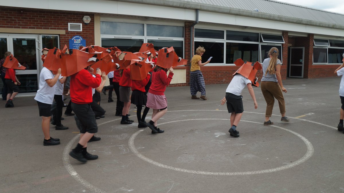 docadevizes's tweet image. Excitement is building for The @Amesbury_Show this Saturday!  
Sarah went to work with pupils at Amesbury Archer Primary School last week in some mask making workshops. Read about progress being made for the New Kings project in the next blog post docadevizes.org.uk/bursary-diary-…