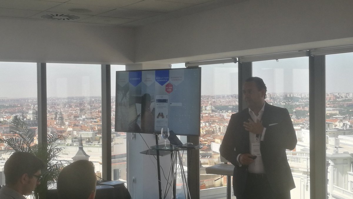 miguel_vinas's tweet photo. Las tres tendencias que hay en retail: la multicanalidad, la compra inmersiva y la demanda del consumidor por una experiencia personalizada, Chema González Retail Client Partner @facebook #MakeMeSell by @MakeMeReach e @IPMARK #retail #tendencias https://t.co/nLg9Ej7Mtw