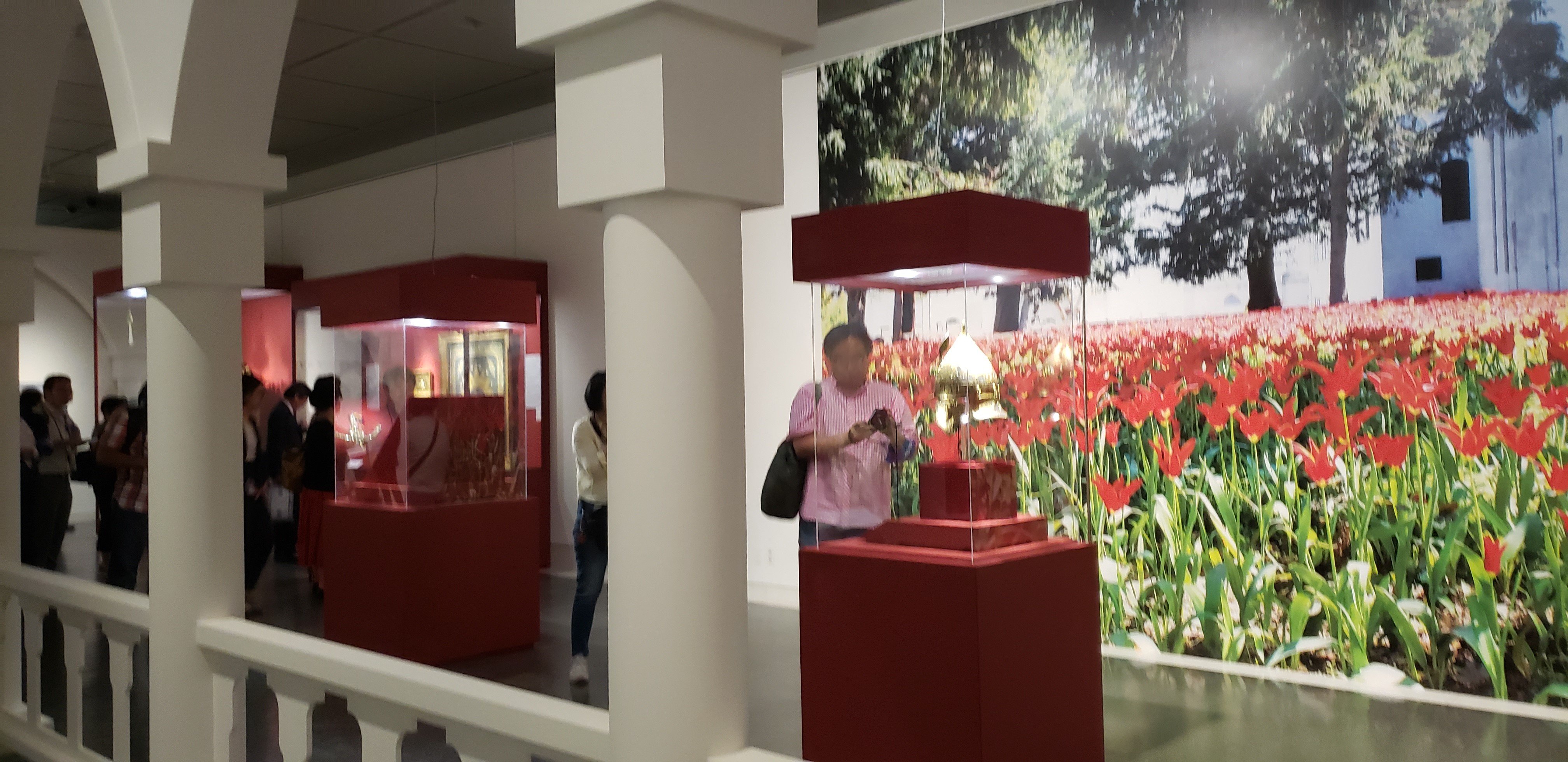 O Xrhsths 京都で遊ぼうart Sto Twitter チューリップはトルコ人の祖先が中央アジアから伝えたといわれ オスマン帝国の皇帝 スルタン はもちろん人々にも親しまれる花 なんとチューリップ専用の一輪挿し 一枚目 まであります 三枚目は水たばこ 花瓶のイメージ