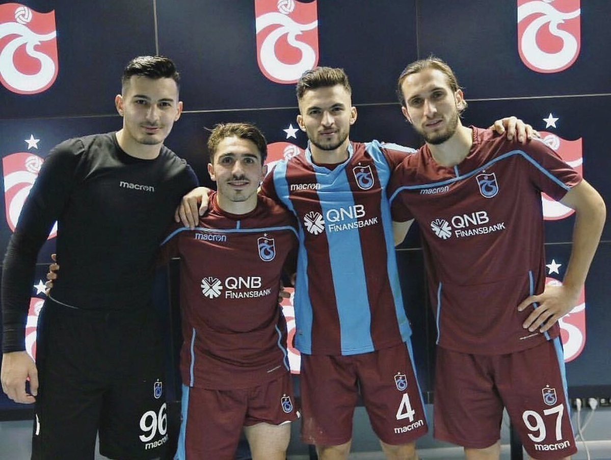 Güncel kadro değeri 52 milyon euro olarak gösterilen Trabzonspor'da altyapıdan A takıma yükselen oyuncular, kadro değerinin büyük bir bölümünü oluşturuyor.

🔹A. Ömür: 15 milyon💶 
🔹Yusuf: 13 milyon💶
🔹A. Parmak: 2 milyon💶 
🔹Hüseyin: 2 milyon💶 
🔹Uğurcan: 1,5 milyon💶