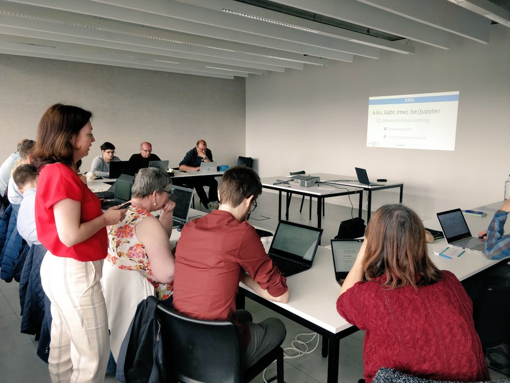 fwyffels's tweet photo. Natacha van @SintBavoGent geeft op @2LinK2be uitleg bij het #AI-project KIKS in samenwerking met @IDLabResearch #plantentuinmeise #woodlab https://t.co/Lof5faNqXF