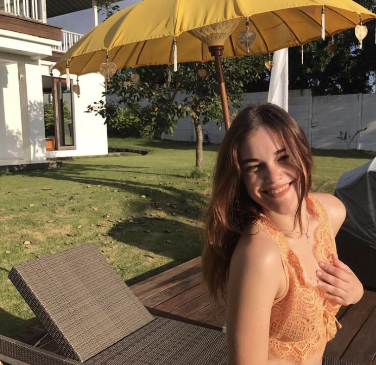 Happy birthday to our sister Yaritza! We love you so much and hope you have the best day!!💛🎉🌟