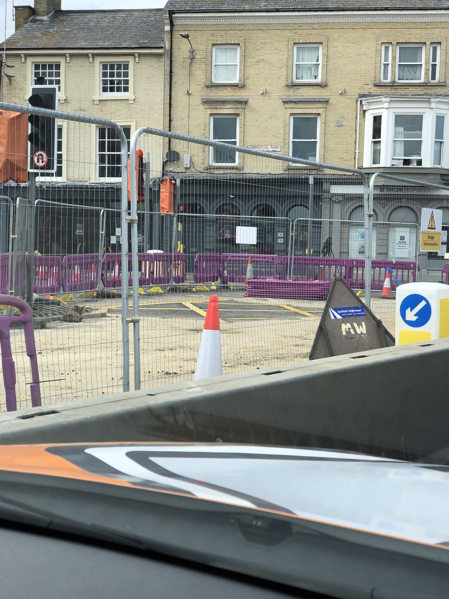 Looks like the #sinkhole might be nearly gone? What do you reckon? A few hours, days or weeks until the traffic is back to normal!! #lowestoft #TrafficUpdate