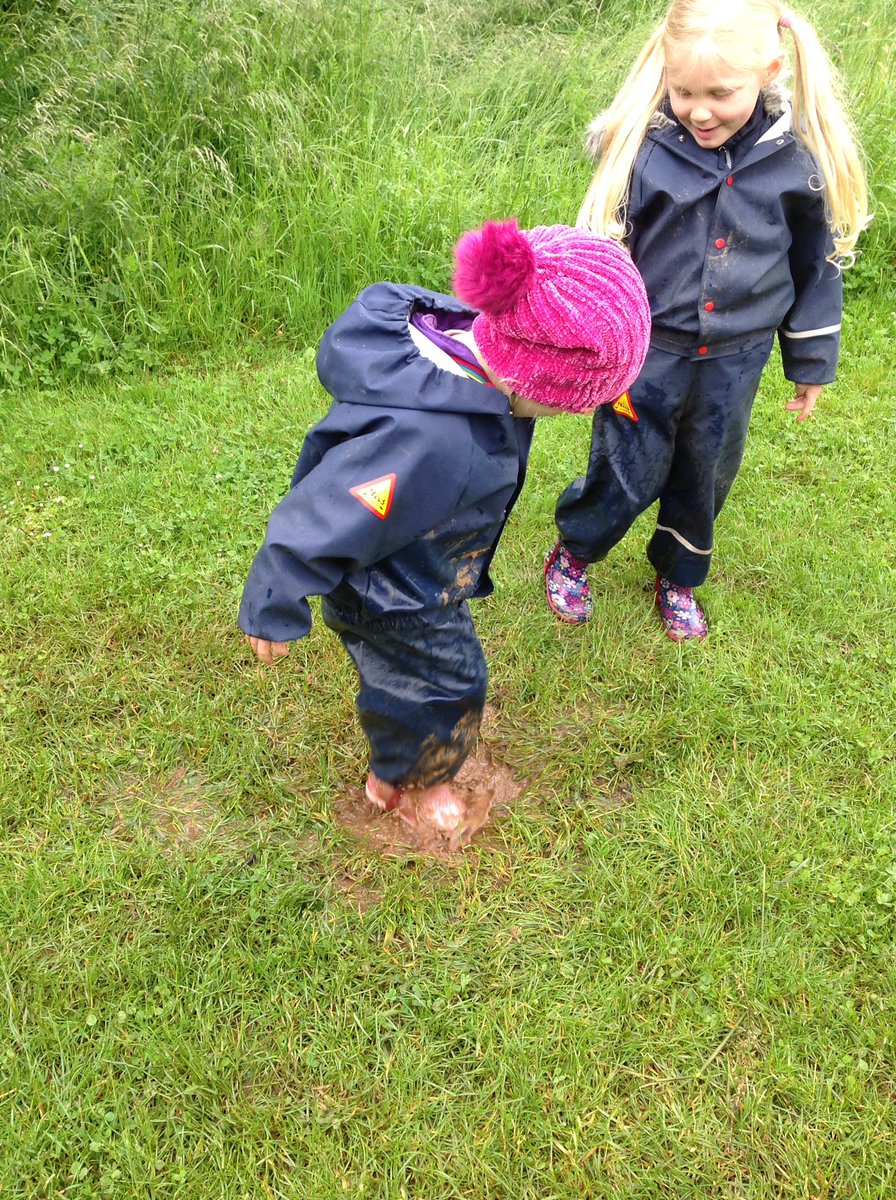 NRB_LPS's tweet photo. A damp day at forest school. Snails, muddy puddles and knot tying. So much fun to be had whatever the weather. #LPSeyfs #forestschool https://t.co/lJz0EnZDdy