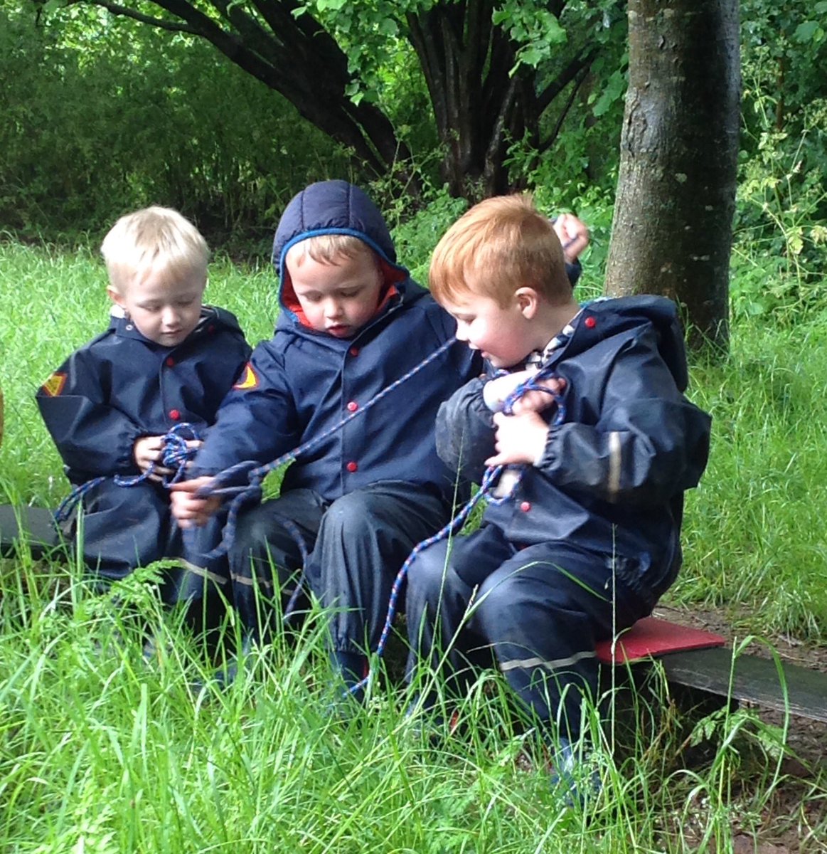 NRB_LPS's tweet photo. A damp day at forest school. Snails, muddy puddles and knot tying. So much fun to be had whatever the weather. #LPSeyfs #forestschool https://t.co/lJz0EnZDdy