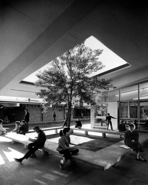 MFernandaJaua's tweet photo. Dos escuelas de Caudill, Rowlett &amp; Scott #JuevesDeArquitectura 
1 y 2 Norman High School, Norman, Oklahoma 1954
3 Odem Elementary School, Odem, Texas, 1955 https://t.co/Z3MdV75puv