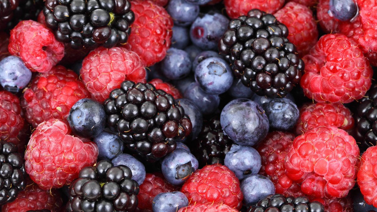 InnOnTheTwenty's tweet photo. Fresh local berries and stone fruit are the stars of this summer's must-try dessert, compliments of Pastry Chef Andrea Poirier, #InnOnTheTwenty Restaurant. Get the recipe here>> https://t.co/cDbuYDGFRk | #RecipeThursday https://t.co/2UCzJ77AUh