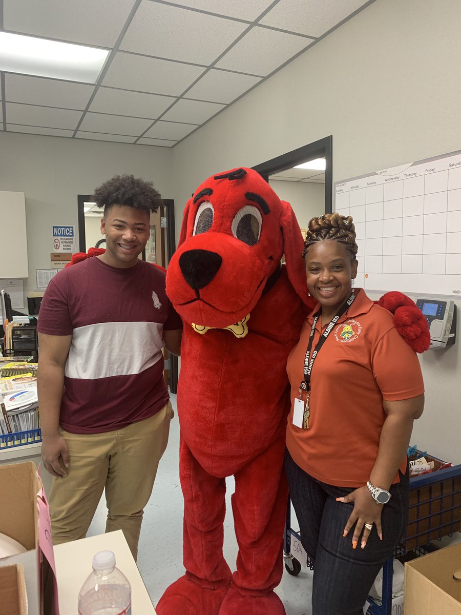 CampGarciaLeza's tweet image. We had a SPECIAL visitor at our school today!!!! @AISD_SummerCamp @CampGarciaLeza @shinebrightPat @DrMoton @drgoffney #cliffordthebigreddog