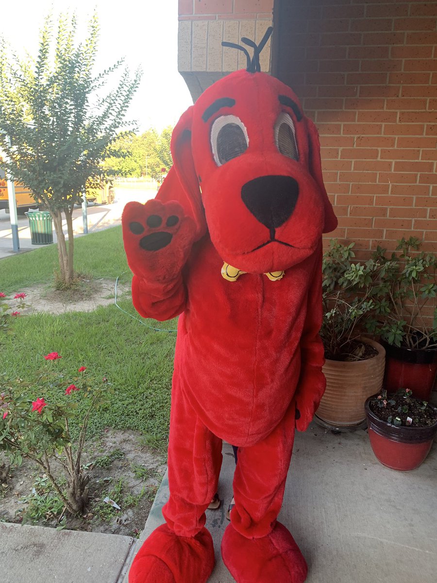 CampGarciaLeza's tweet image. We had a SPECIAL visitor at our school today!!!! @AISD_SummerCamp @CampGarciaLeza @shinebrightPat @DrMoton @drgoffney #cliffordthebigreddog